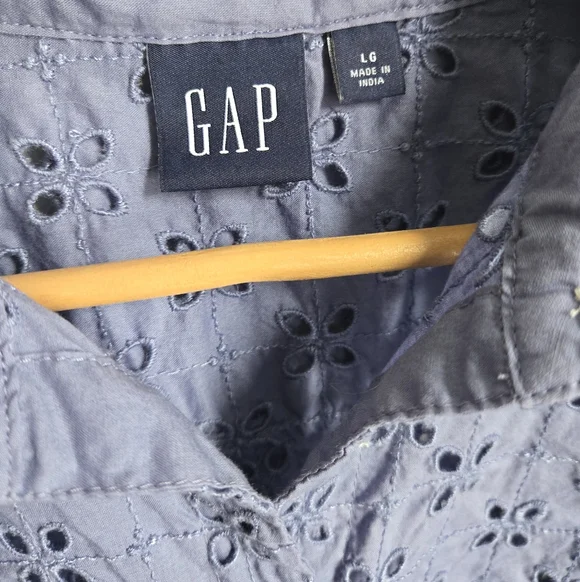 GAP Lavender Blue Eyelet Cotton Button-Up Short Sleeves Shirt - Picture 5 of 9